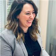 Profesora particular con experiencia. Doy clases de economía y matemáticas a alumnos de bachillerato. Me adapto a las necesidades de mis alumnos. Reforzando conocimientos o trabajando en ellos para preparar exámenes y trabajos puntuales o como apoyo duran